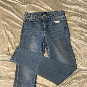 Mid rise medoum wash jeans size 7